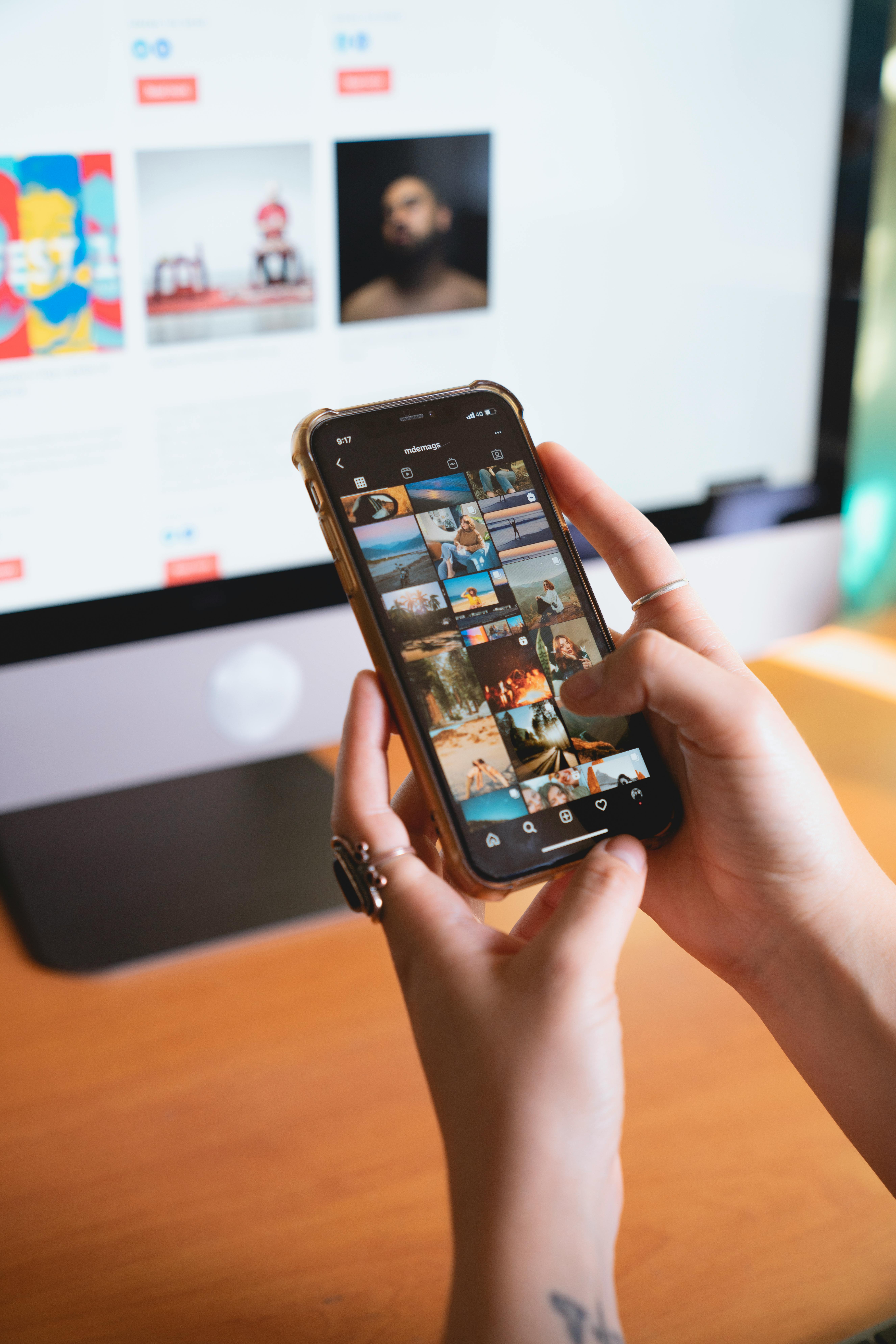 Consultation de publications Instagram sur smartphone
